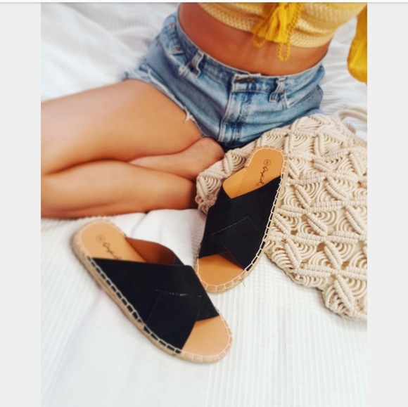 🚨//The Elinore// Black vegan suede Sandal - Picture 8 of 8